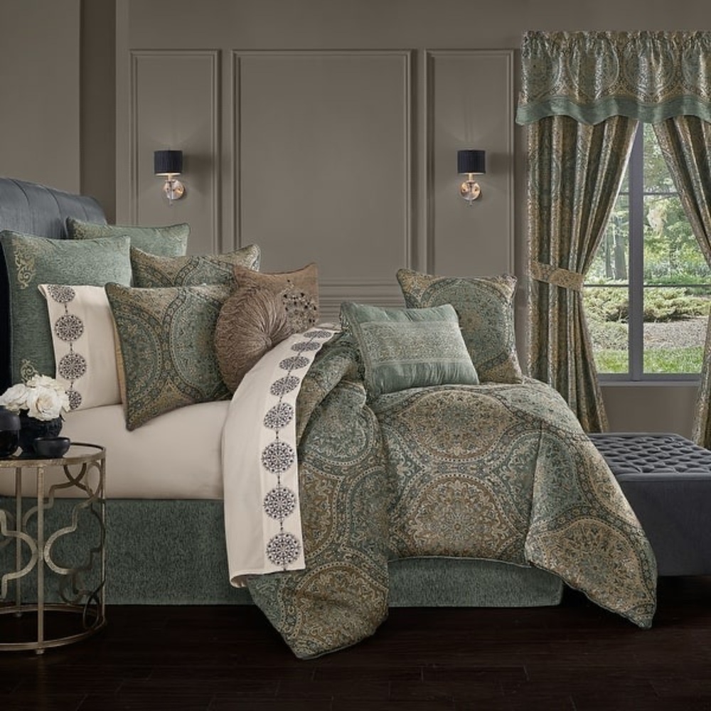 J. Queen New York Dorset California Comforter Set. - King NWT